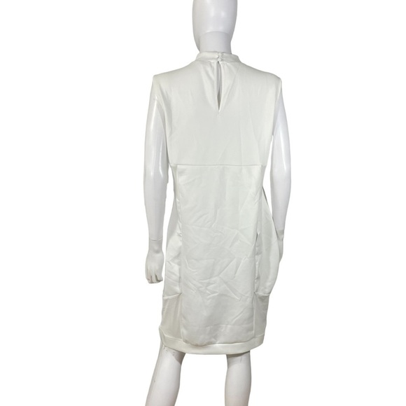 White Dress Mesh Detail
New - Picture 7 of 8